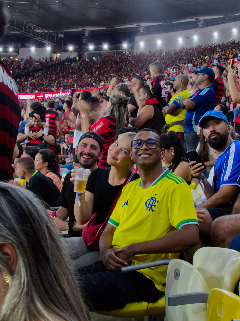 Torcida do Flamengo no Maracanã em dia de jogo