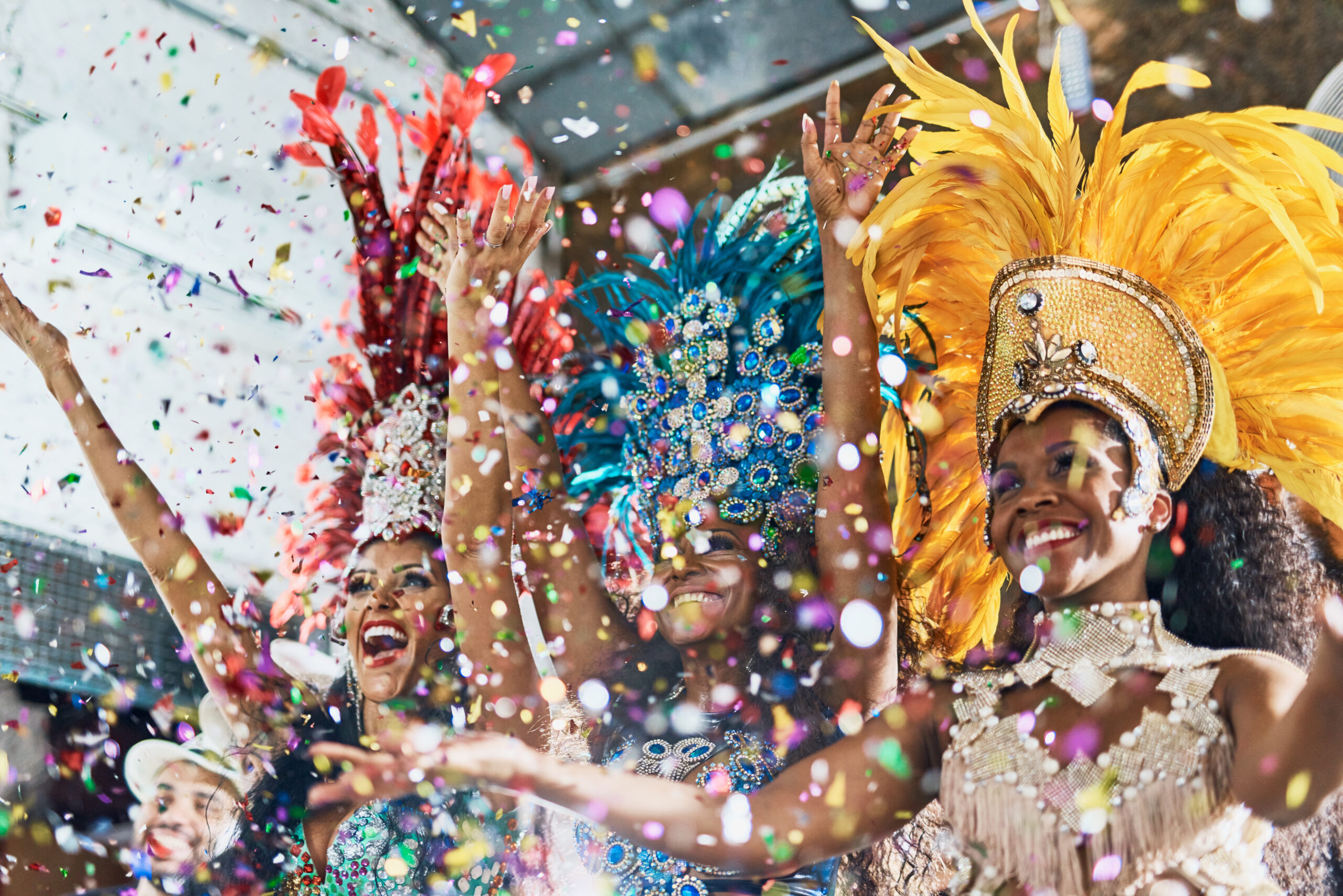 Brasil vibra al ritmo de la samba en su primer día de Carnaval