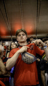 Torcedor do Flamengo na arquibancada no Maracanã